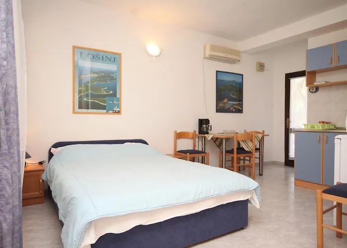 With Parking Space Artatore, Losinj - 8007 Lägenhet Čunski